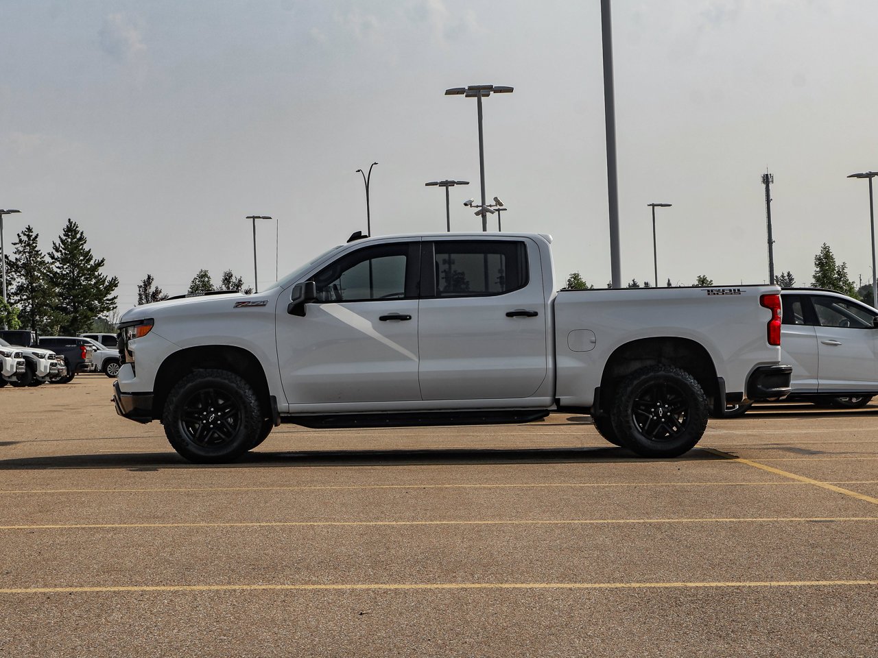 2024 Chevrolet Silverado 1500 4WD Crew Cab 147 Custom Trail Boss White Sherwood Park - photo #4