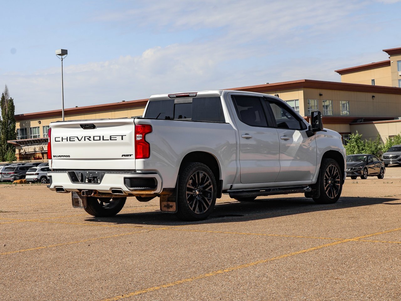 2020 Chevrolet Silverado 1500 4WD Crew Cab 147 RST White Sherwood Park - photo #7