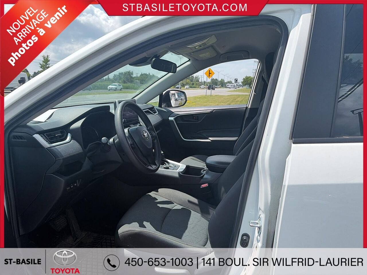 TOYOTA RAV4 Hybride 2023 Blanc Saint-Basile-le-Grand - photo #5