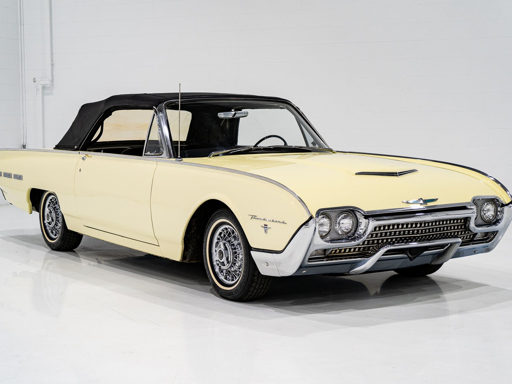 Ford Thunderbird Beautifully Presented From Older Restoration with original bill of sale 1962 Jaune Montréal - photo #48