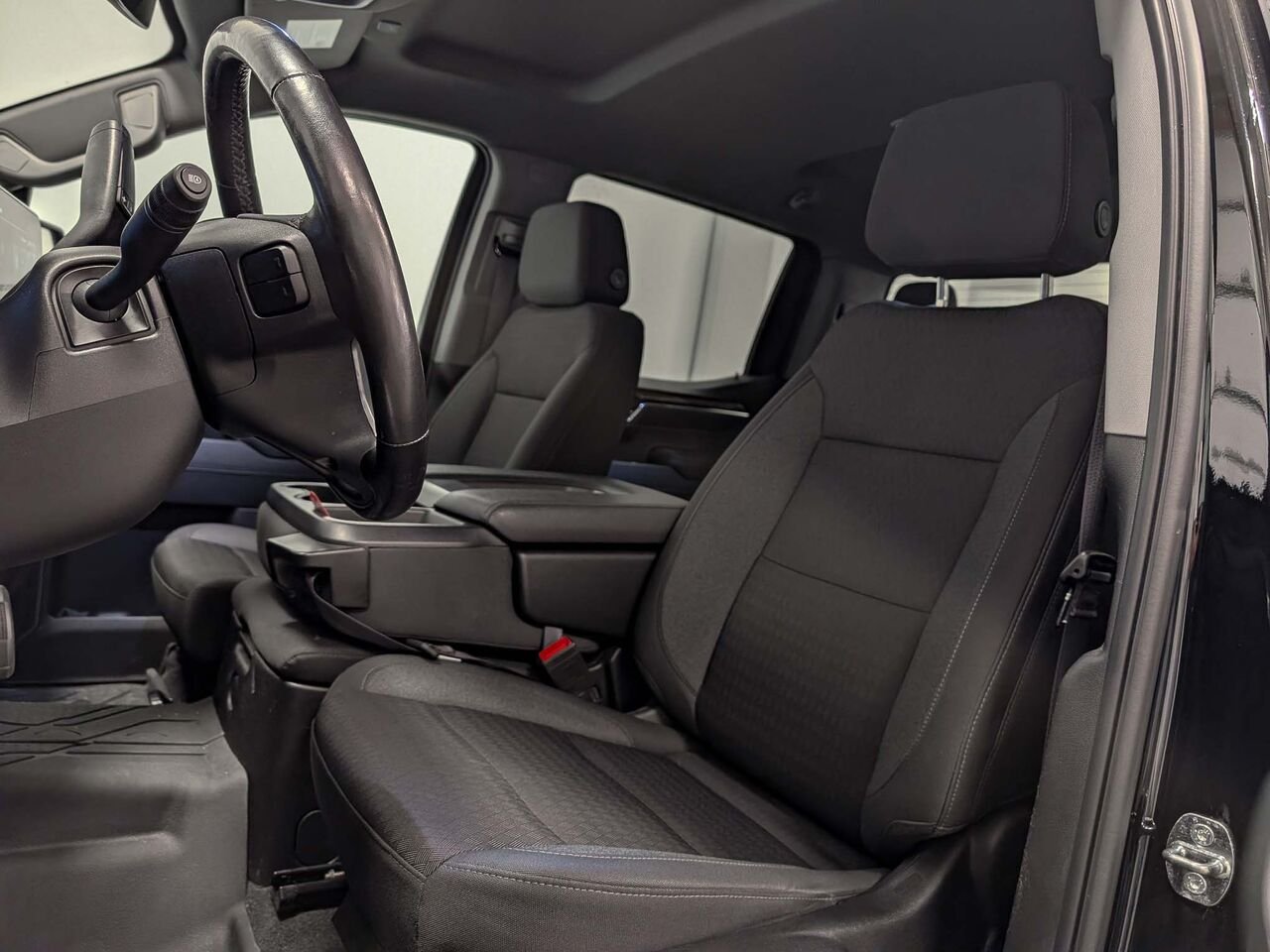 CHEVROLET Silverado 1500 RST 4WD Crew Cab Moteur V8 5.3L 6 Places 2022 Noir Sherbrooke - photo #6