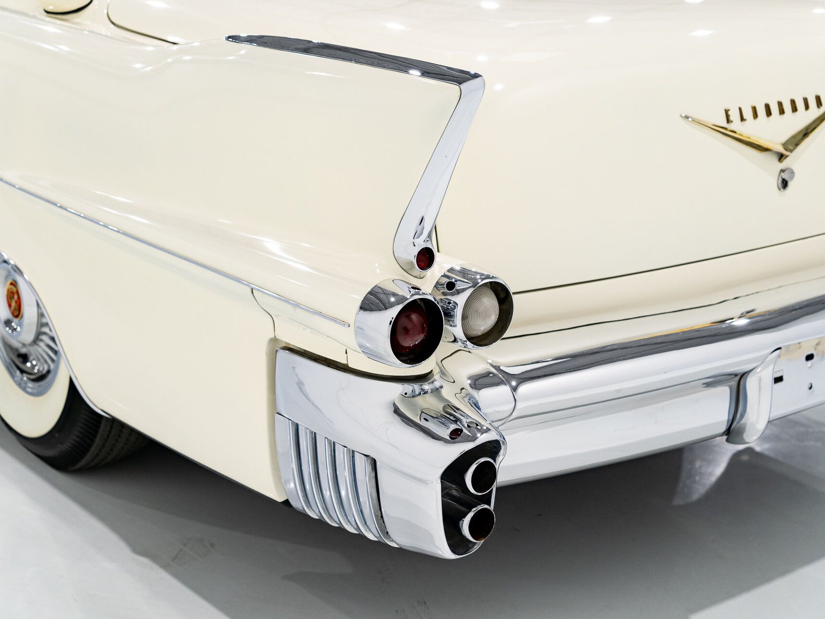 1956 Cadillac Eldorado Seville With Factory A/C | PRIX EN USD White Montreal - photo #41