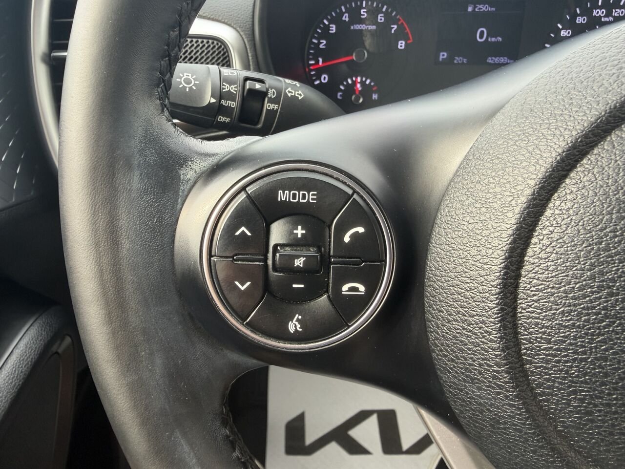 2022 Kia Soul White Thetford Mines - photo #17