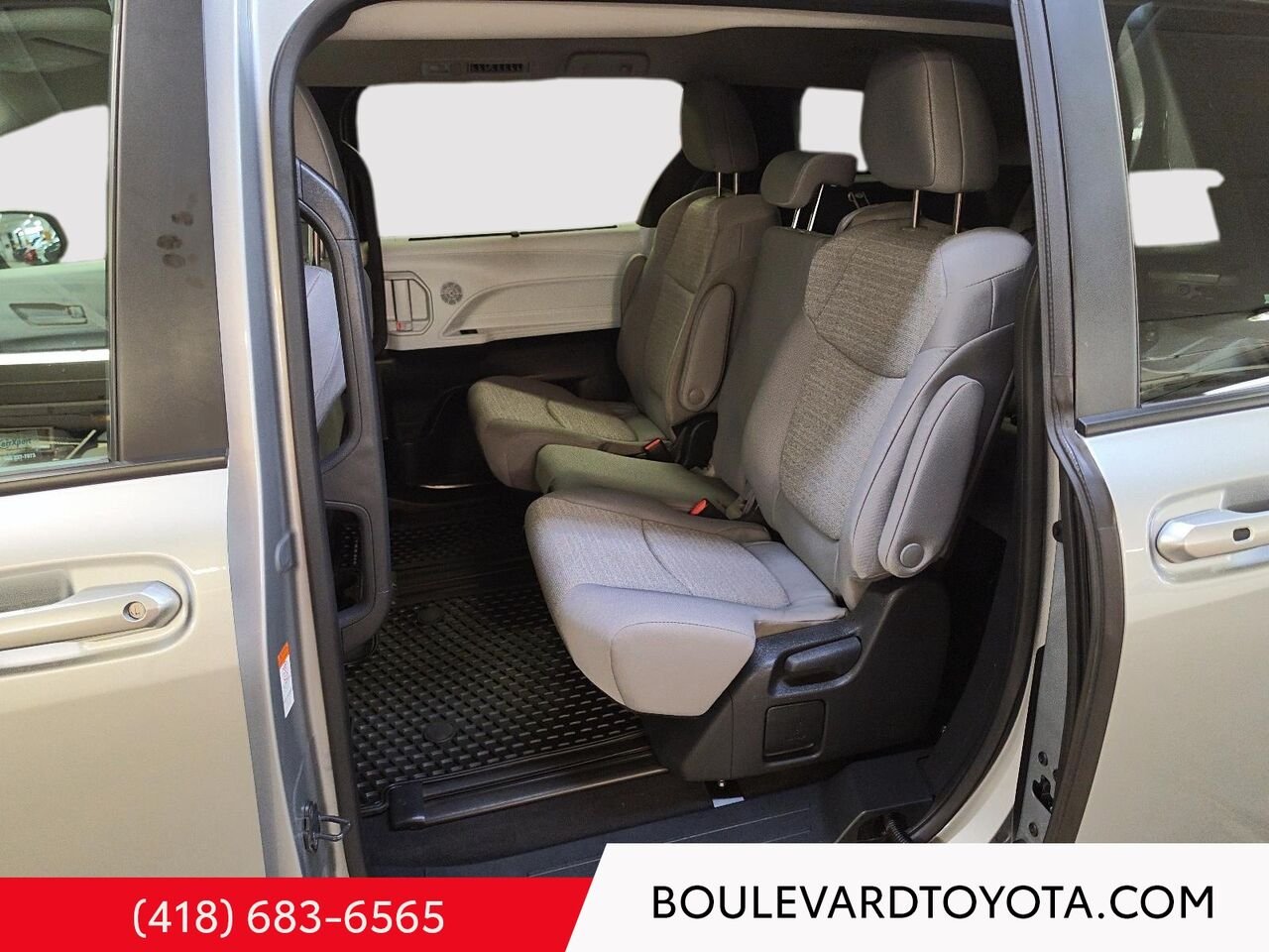 Toyota Sienna 99659A-110 | LE, AWD, 8 PLACES 2025 Argent Québec - photo #20