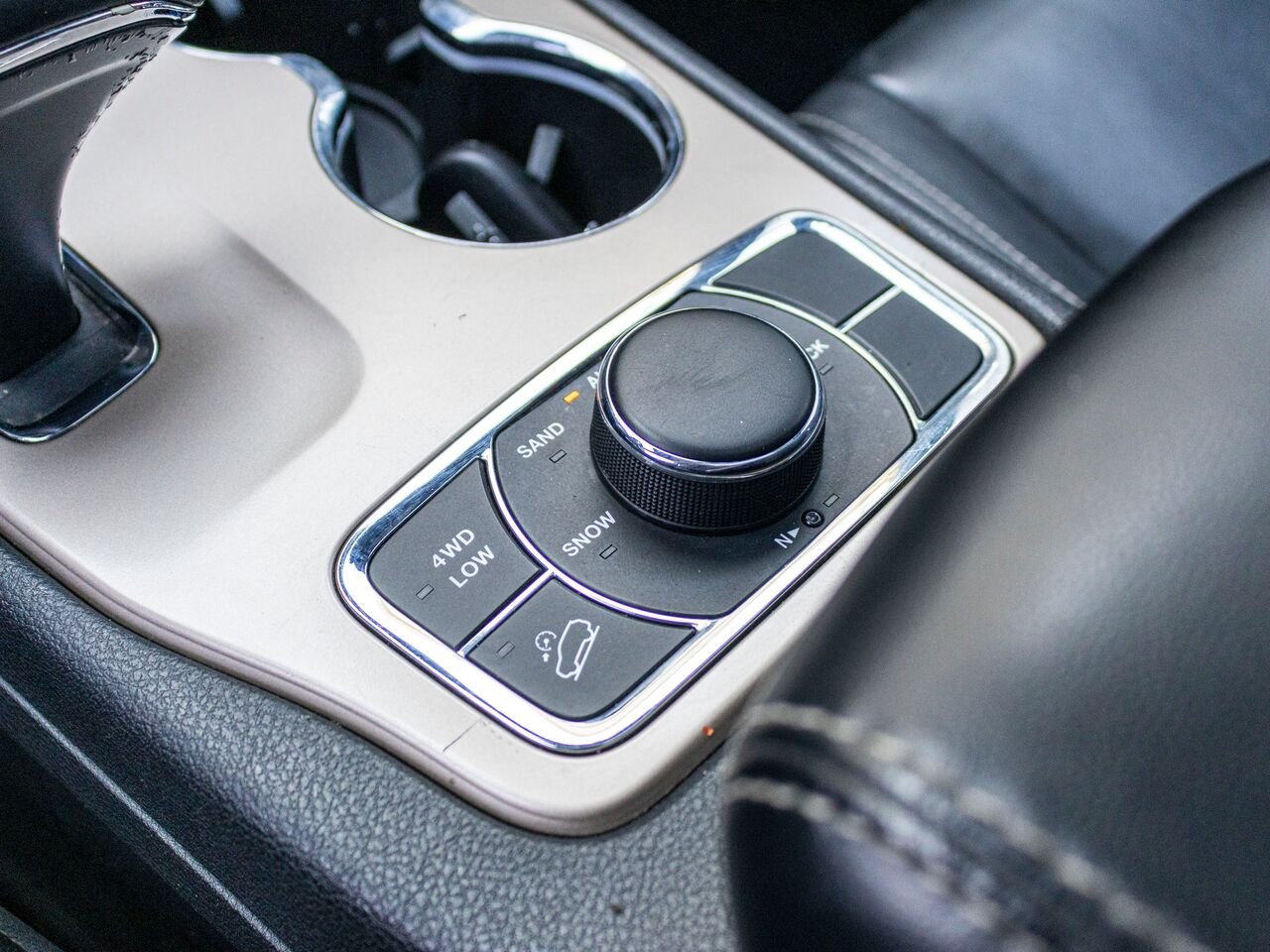 Jeep Grand Cherokee 4 RM, 4 portes, Limited 2014 Blanc Châteauguay - photo #16