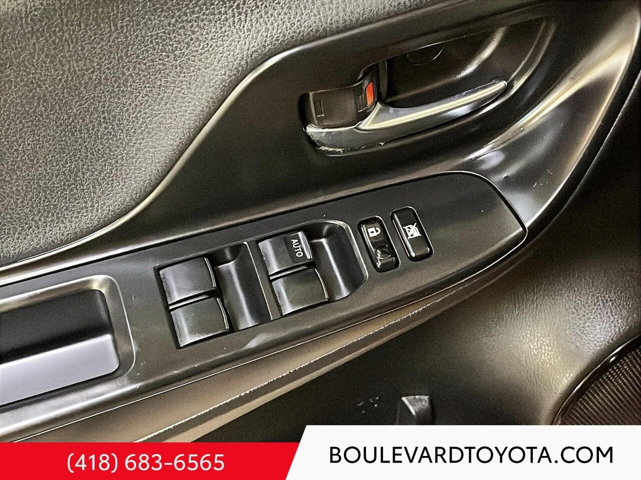 Toyota Yaris Hatchback 99885A-119 | SE 2019 Rouge Québec - photo #7