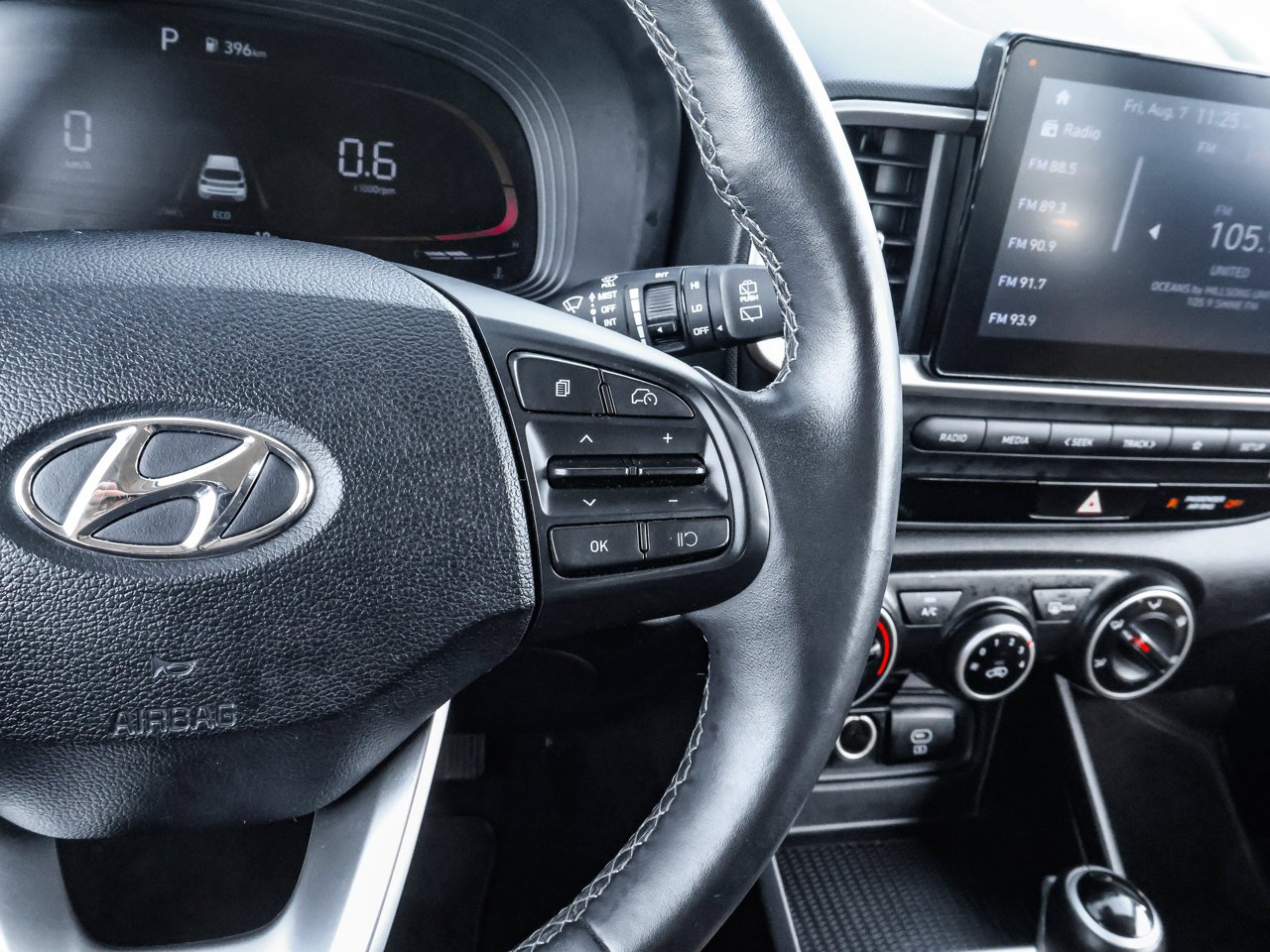 2025 Hyundai Venue Preferred IVT White Sherwood Park - photo #21