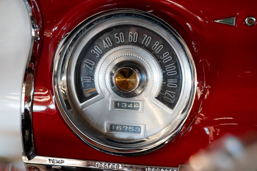 Chrysler New Yorker PRIX IN USD St.Regis | CAR IN MILES 1955 Rouge Montréal - photo #13