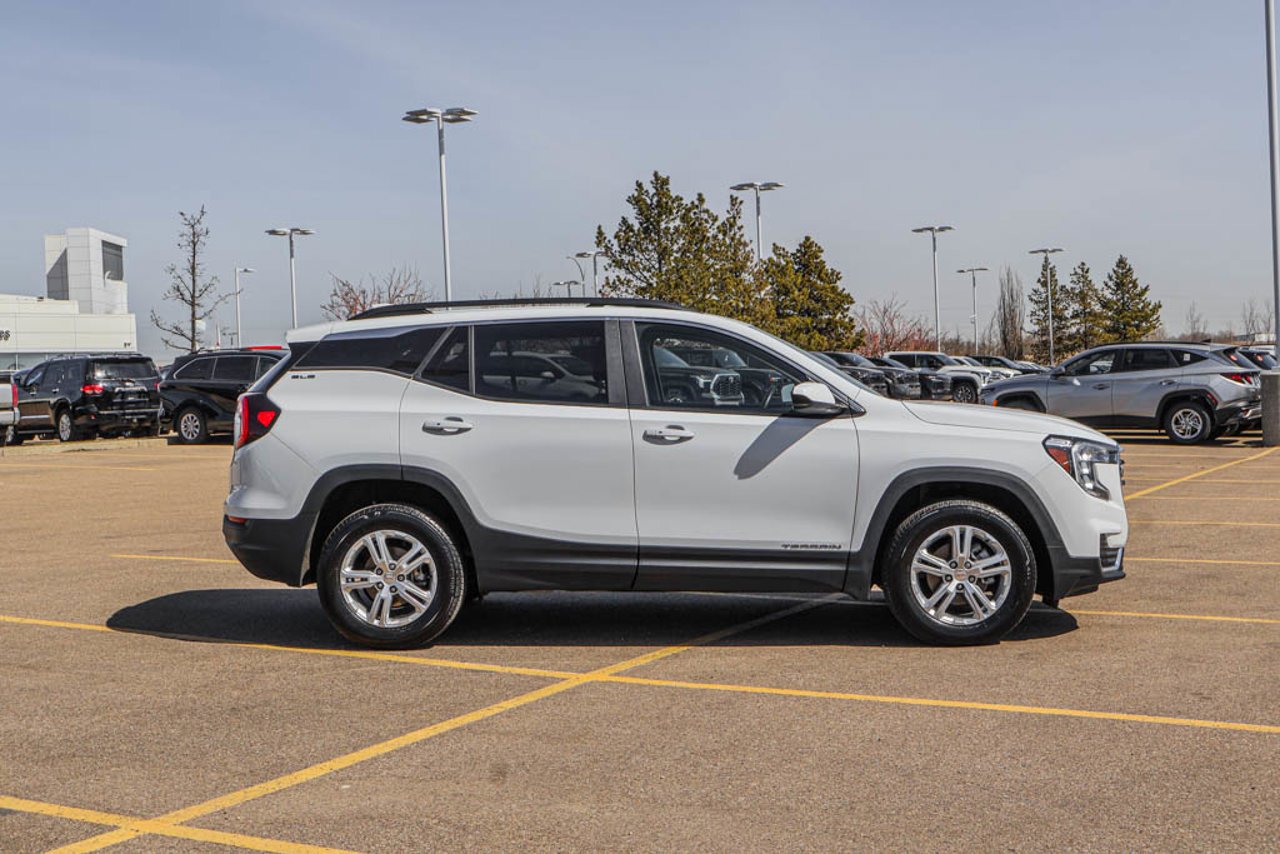 2024 GMC Terrain AWD 4dr SLE White Sherwood Park - photo #9