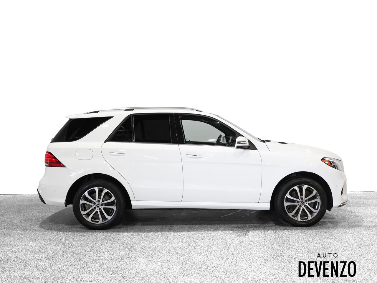 2017 Mercedes-Benz GLE White Saint-Eustache - photo #1