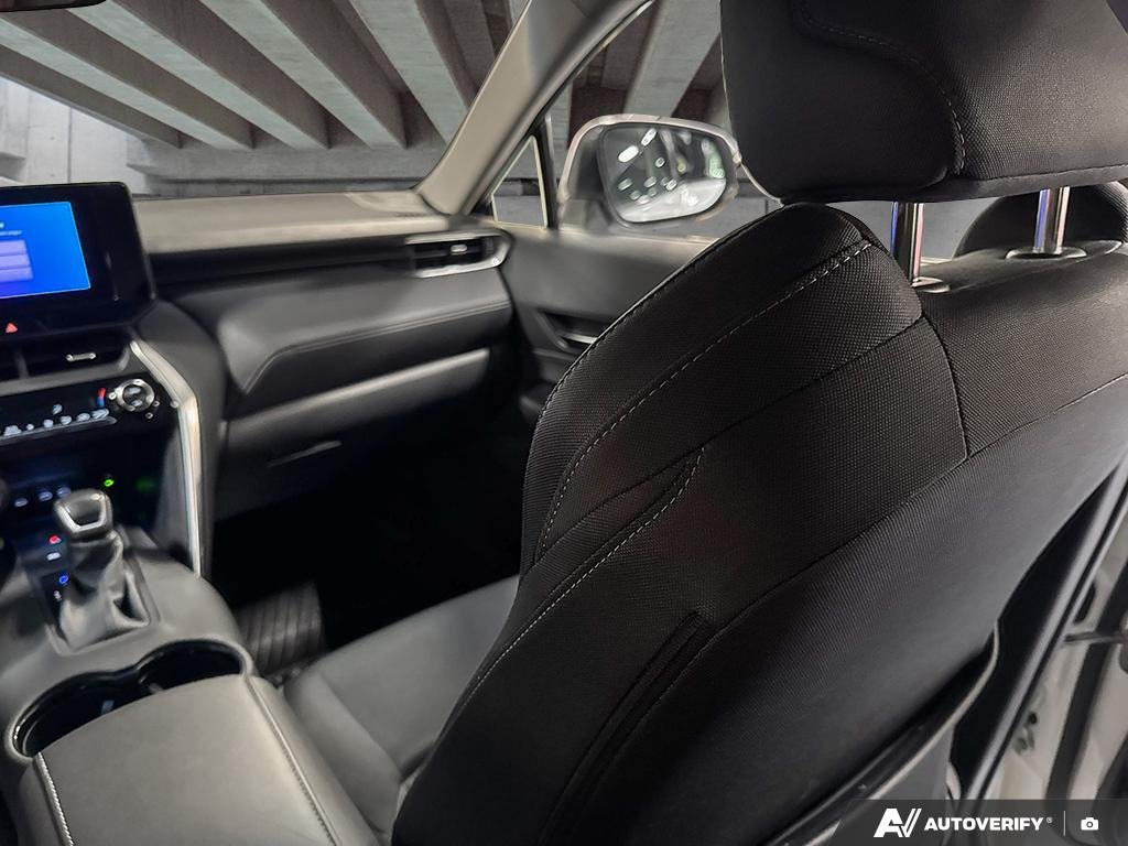 2023 Toyota Venza 2602013A | LE White Edmonton - photo #24