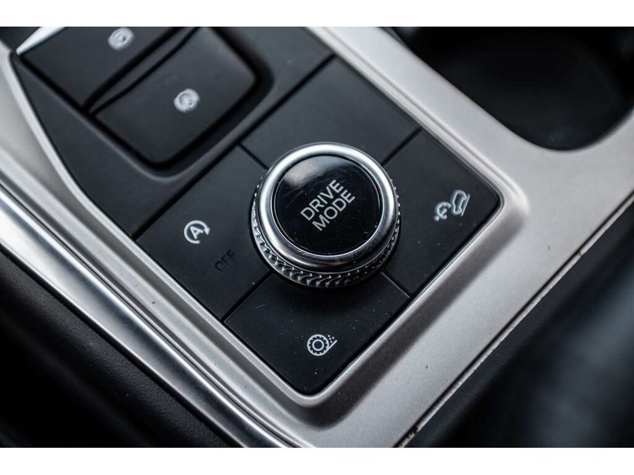 Ford Explorer 2023 Blanc Sainte-Julienne - photo #31