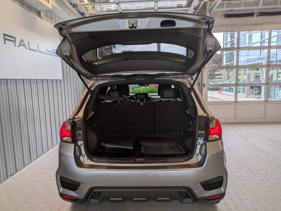 Mitsubishi RVR LE AWD 2022 Gris