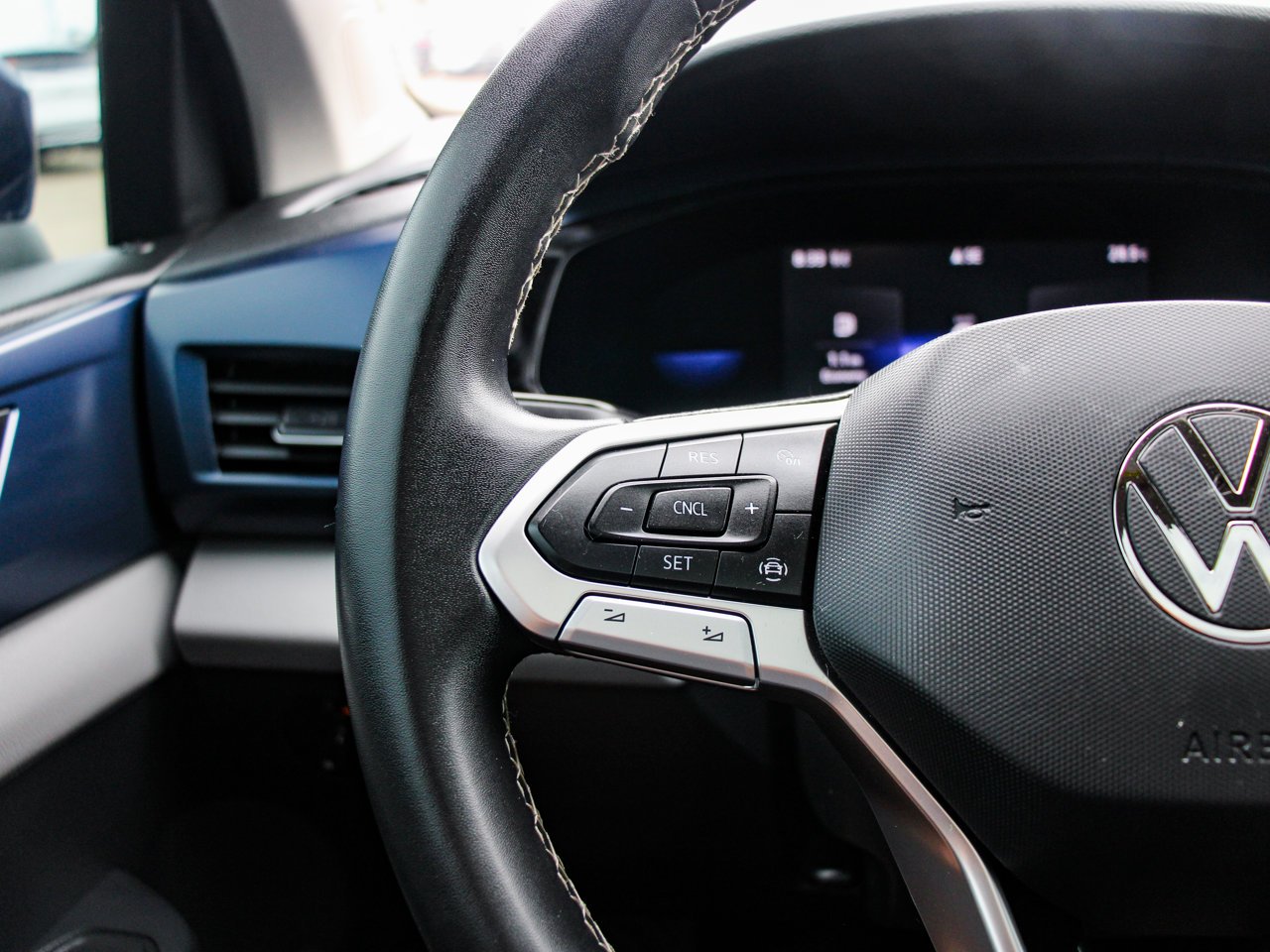 2022 Volkswagen Taos Comfortline 4MOTION Blue Sherwood Park - photo #18