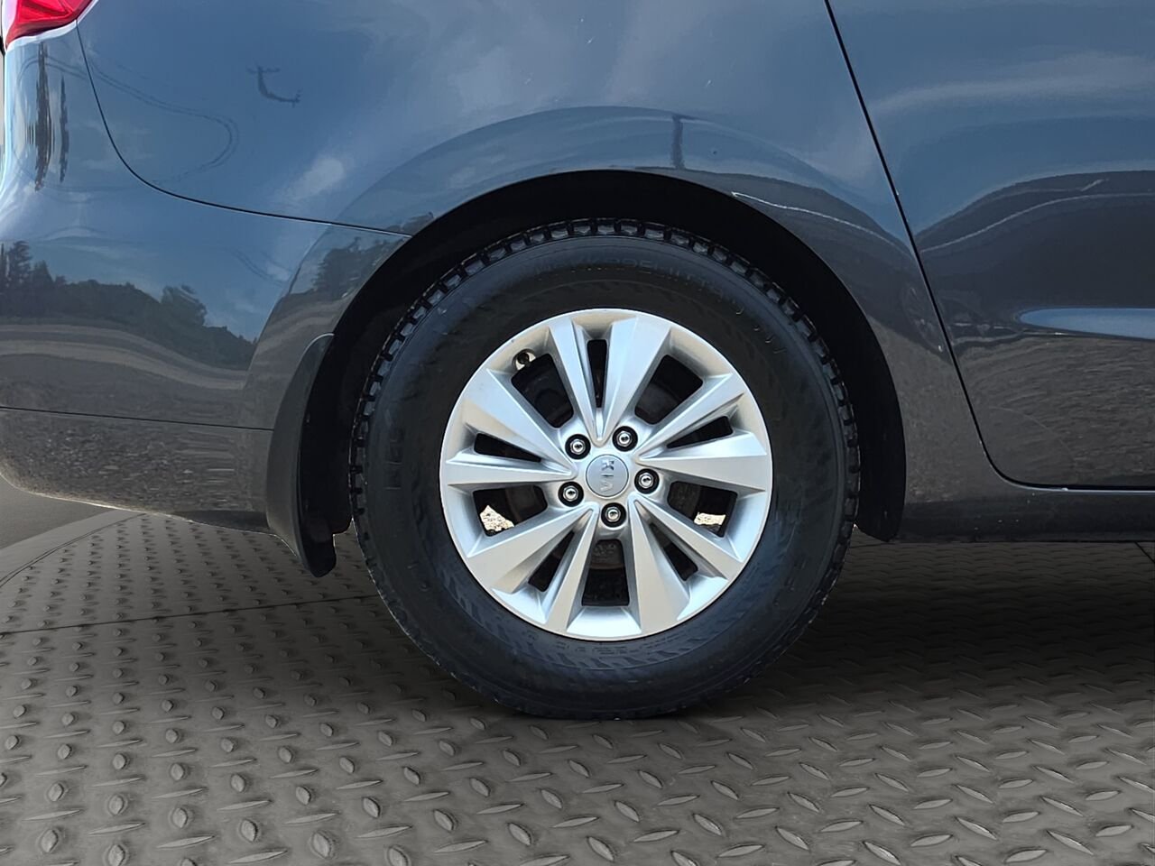 Kia Sedona LX TA, 8 passagers, volant chauffant, commande audio au volant, Apple carplay 2018 Gris Val-David - photo #26