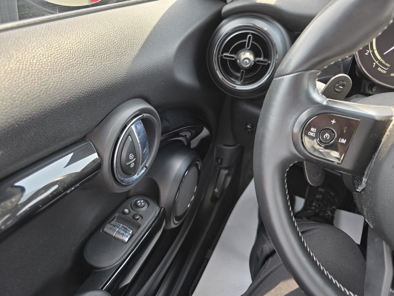 2024 MINI 3 Door Cooper S Rouyn-Noranda - photo #12