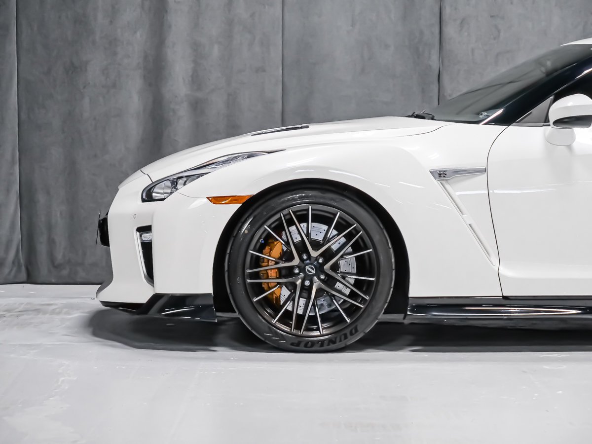 2023 Nissan GT-R PREMIUM White Montreal - photo #9