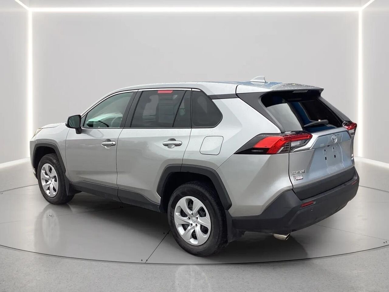 TOYOTA RAV4 LE AWD 2024 Argent Gatineau - photo #2