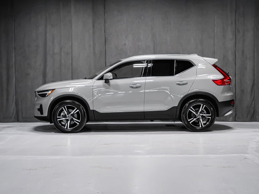 2025 Volvo XC40 B5 CORE BRIGHT CLIMATE Grey