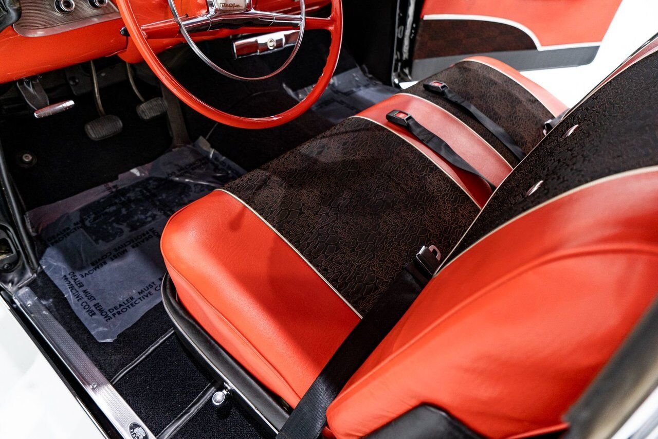 Chevrolet Bel Air Beautifully presented. Restored in desirable color combo | PRIX EN USD 1957 Noir Montréal - photo #71