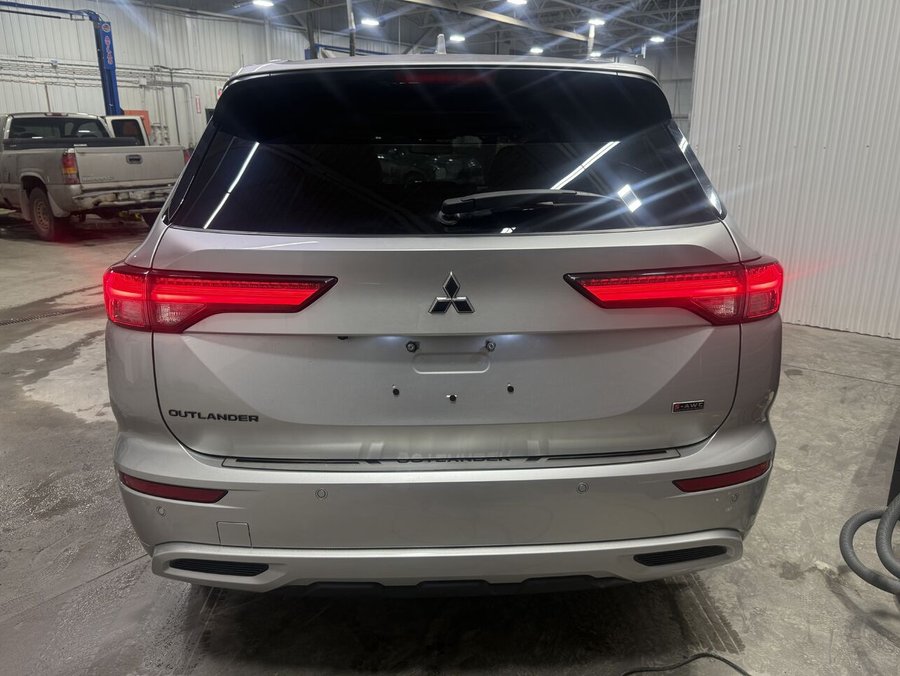 Mitsubishi Outlander GT**S-AWC**TOIT OUVRANT**CUIR**HEADS-UP DISPLAY**MAGS 2024 Argent