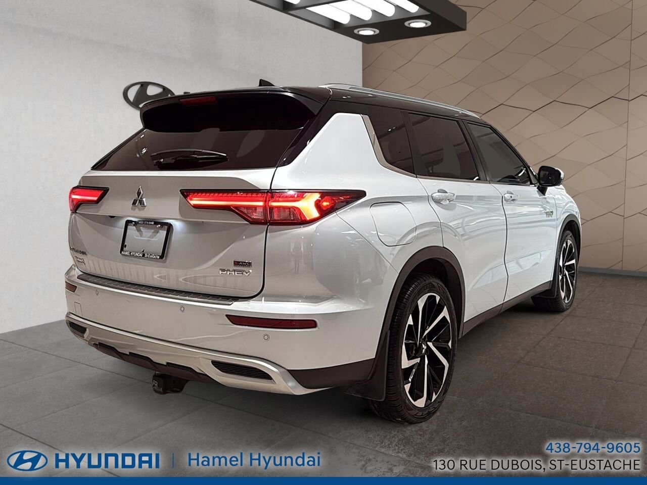 2023 Mitsubishi Outlander Plug-In Hybrid White Saint-Eustache - photo #2