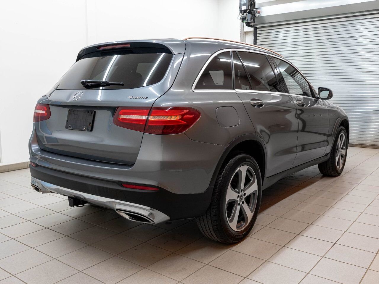 Mercedes-Benz GLC 300 4MATIC *TOIT* NAV CUIR SIÈGES CHAUFF 2018 Gris Saint-Jérôme - photo #8