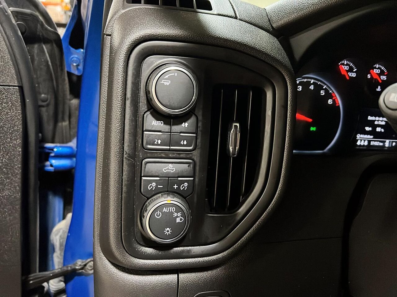 2024 Chevrolet Silverado 1500 Blue Québec - photo #14