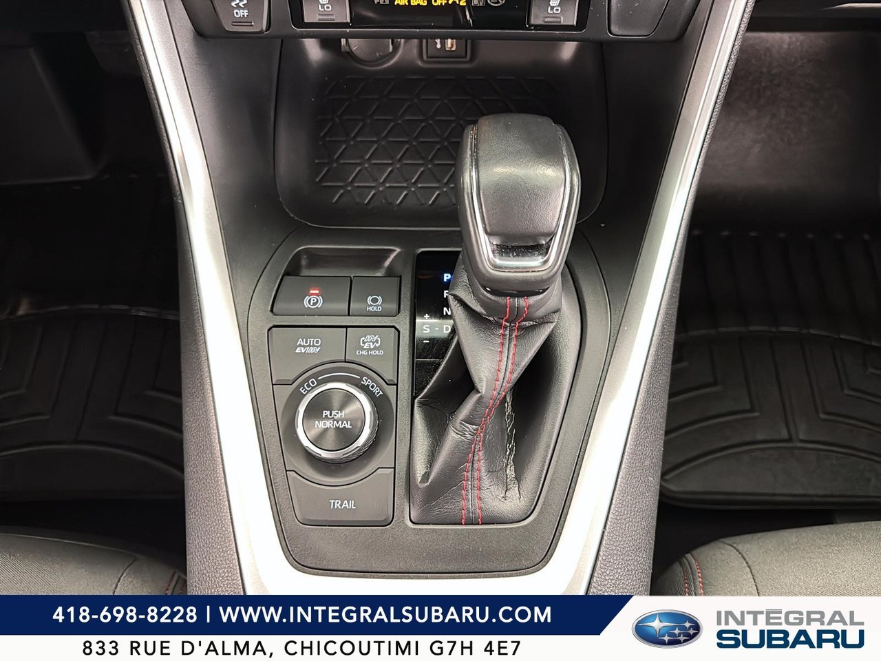 Toyota RAV4 Prime NIV JTMGB3FVXRD186214 2024 Argent Chicoutimi - photo #15