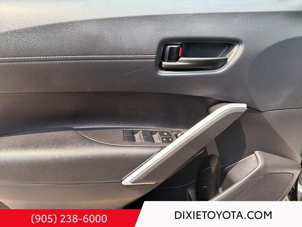 2024 Toyota Corolla Cross LE FWD / HEATED SEATS / TOYOTA SAFETY SENSE / BACK UP CAMERA / CARPLAY AND ANDROID AUTO Black Mississauga - photo #7