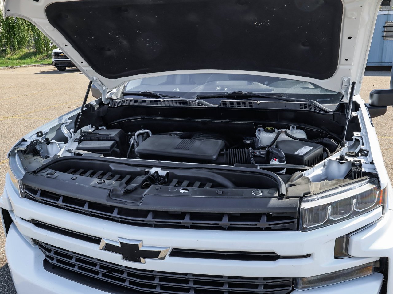 2020 Chevrolet Silverado 1500 4WD Crew Cab 147 RST White Sherwood Park - photo #9