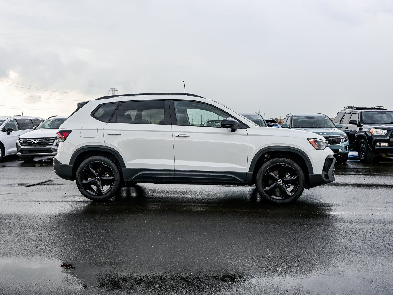 2026 Volkswagen Taos Comfortline Black Edition 4MOTION White Sherwood Park - photo #14