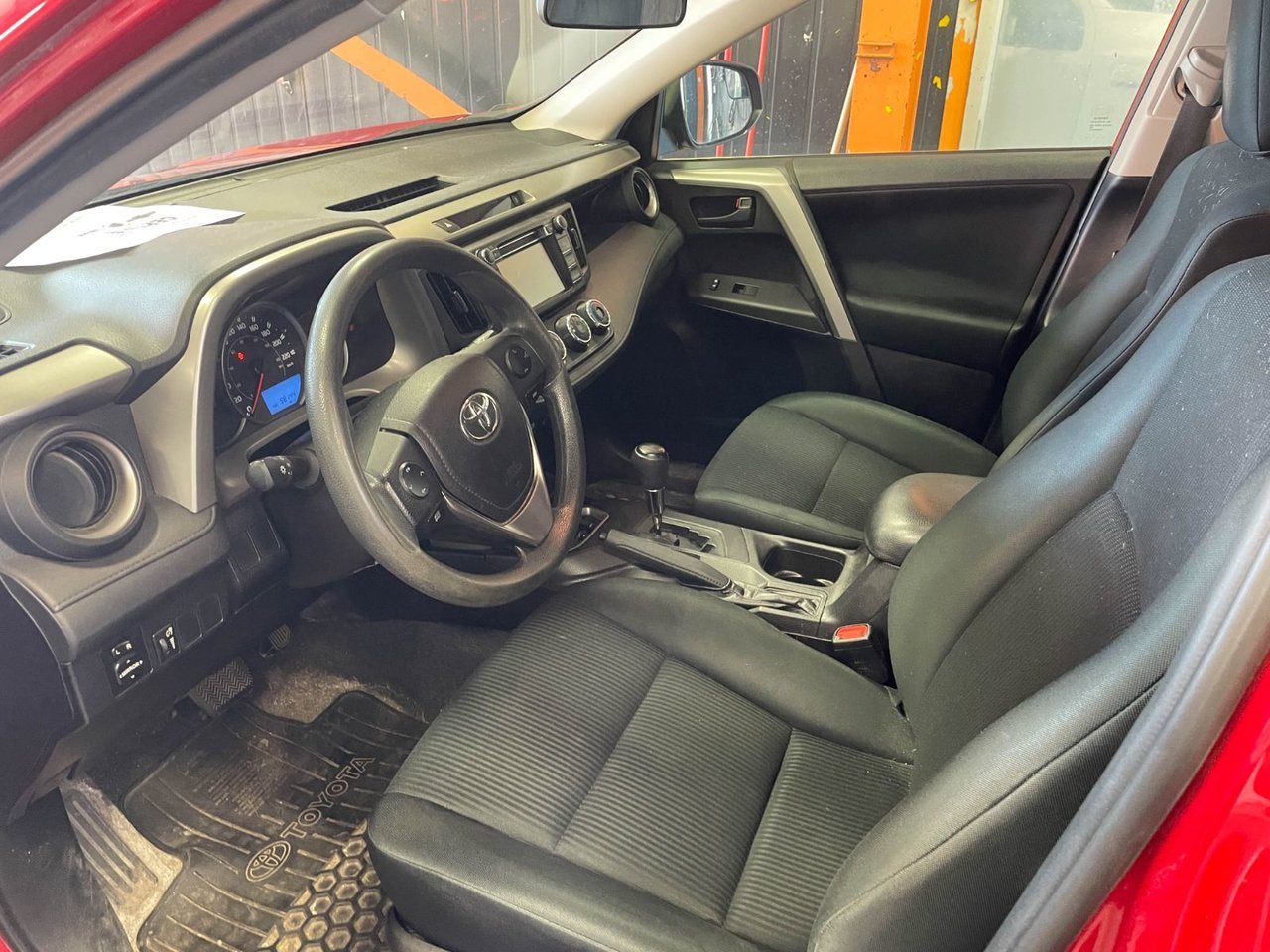 2016 Toyota RAV4 LE *SIÈGES CHAUFF* BLUETOOTH CAMÉRA A/C USB Red Saint-Jérôme - photo #2