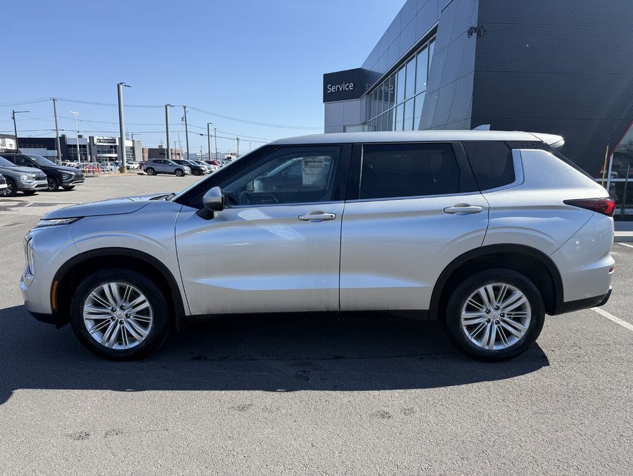 2023 Mitsubishi Outlander ES S-AWC, 7 passagers, Climatisation Silver