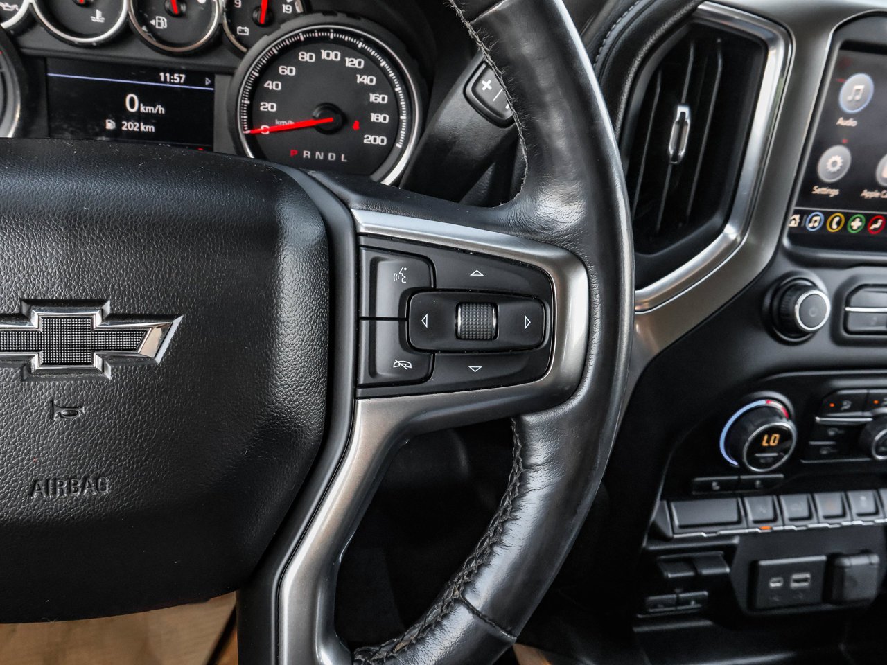 2020 Chevrolet Silverado 1500 4WD Crew Cab 147 RST White Sherwood Park - photo #24