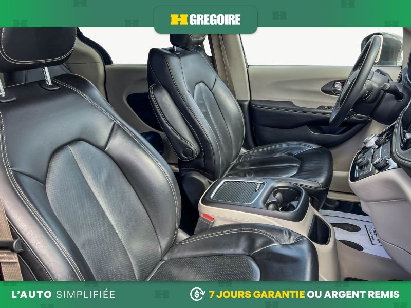 2022 Chrysler Pacifica Grey Laval - photo #13