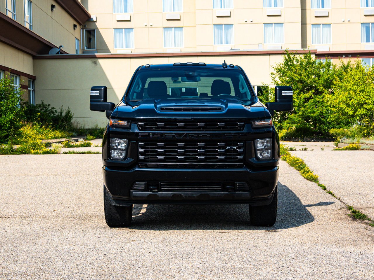2022 Chevrolet Silverado 2500HD 4WD Crew Cab 159 Custom Black Sherwood Park - photo #2