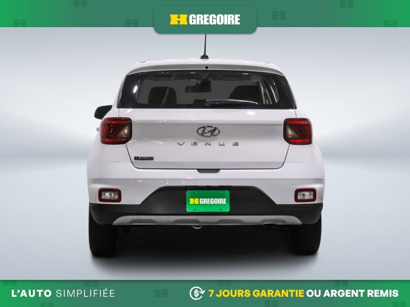 2024 Hyundai Venue White Laval - photo #7