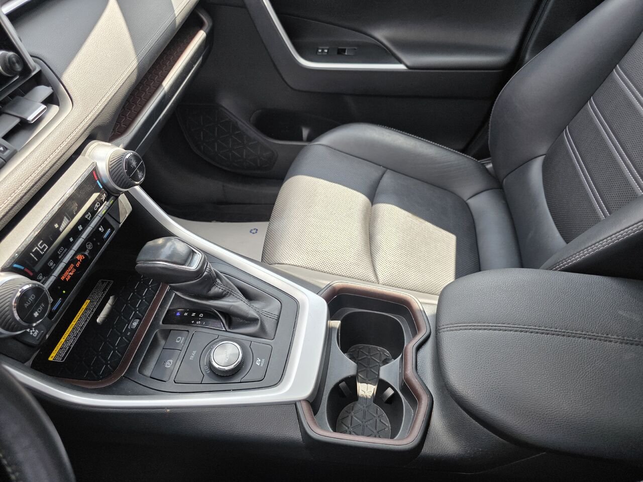 2019 Toyota RAV4 Hybrid Limited Grey Rouyn-Noranda - photo #18