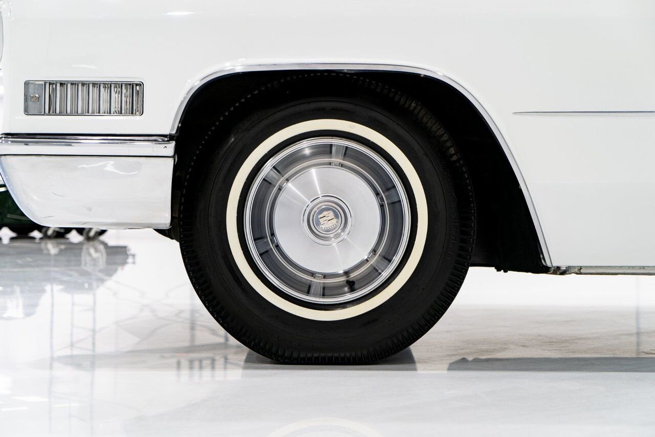 Cadillac Fleetwood **PRICE IN USD** Factory Limo dual AC with only 18,892 miles 1966 Blanc Montréal - photo #41