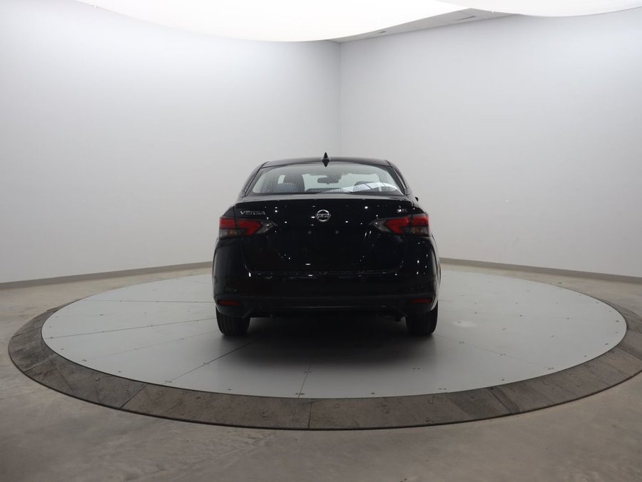 2021 Nissan Versa 2021 Black