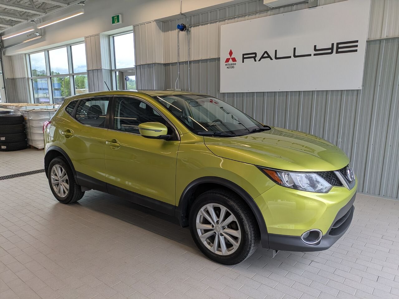 2017 Nissan Qashqai Green Gatineau - photo #0