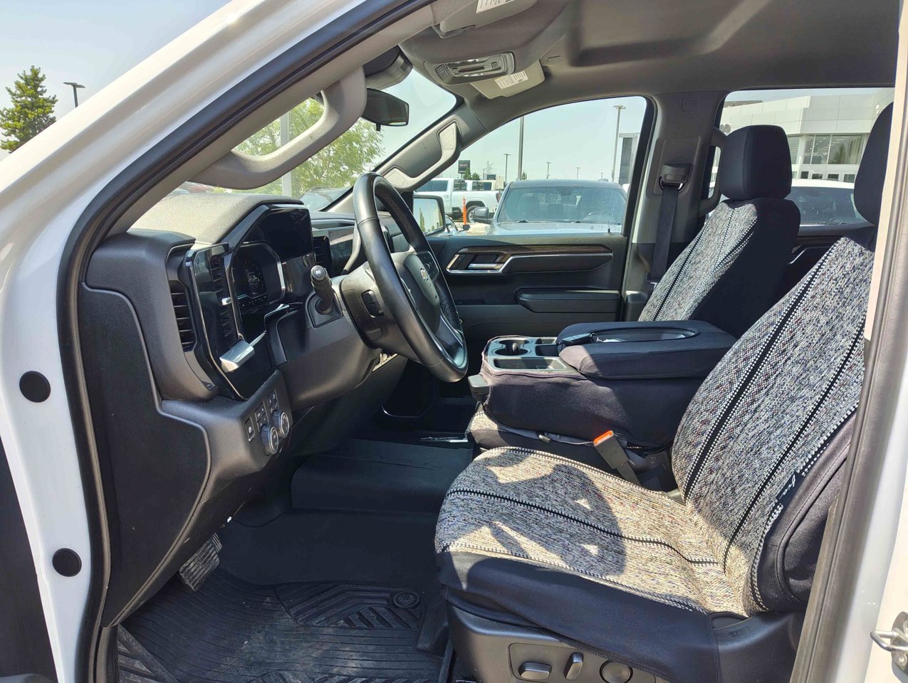 2024 Chevrolet Silverado 1500 4WD Crew Cab 147 LT White Sherwood Park - photo #7
