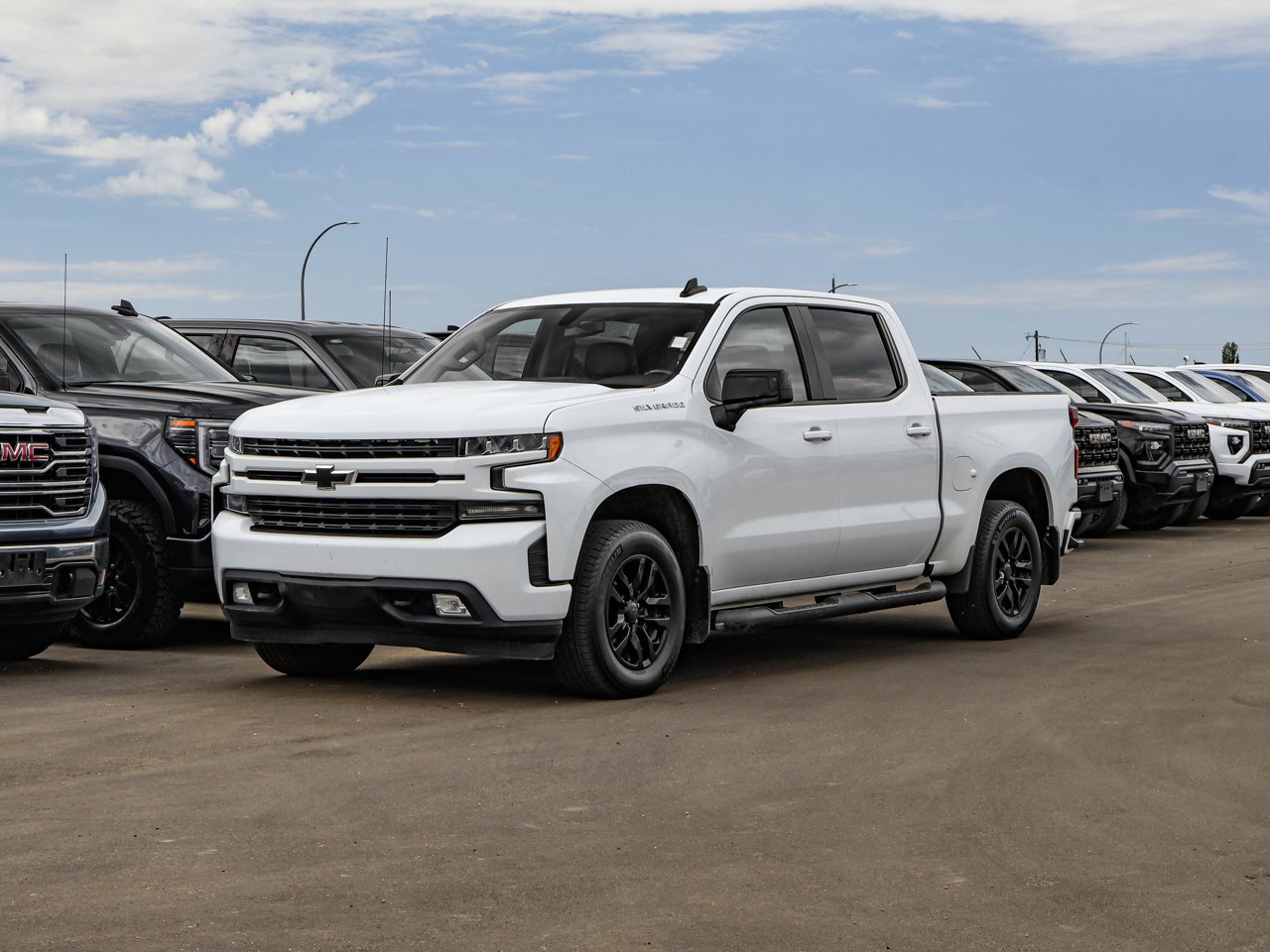 2019 Chevrolet Silverado 1500 4WD Crew Cab 147 RST White Sherwood Park - photo #3