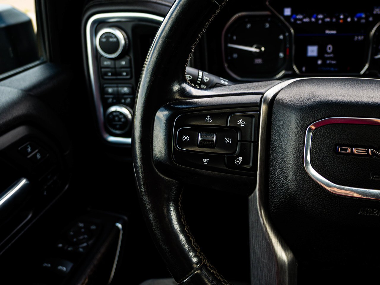2021 GMC Sierra 2500HD 4WD Crew Cab 159 Denali Black Sherwood Park - photo #22