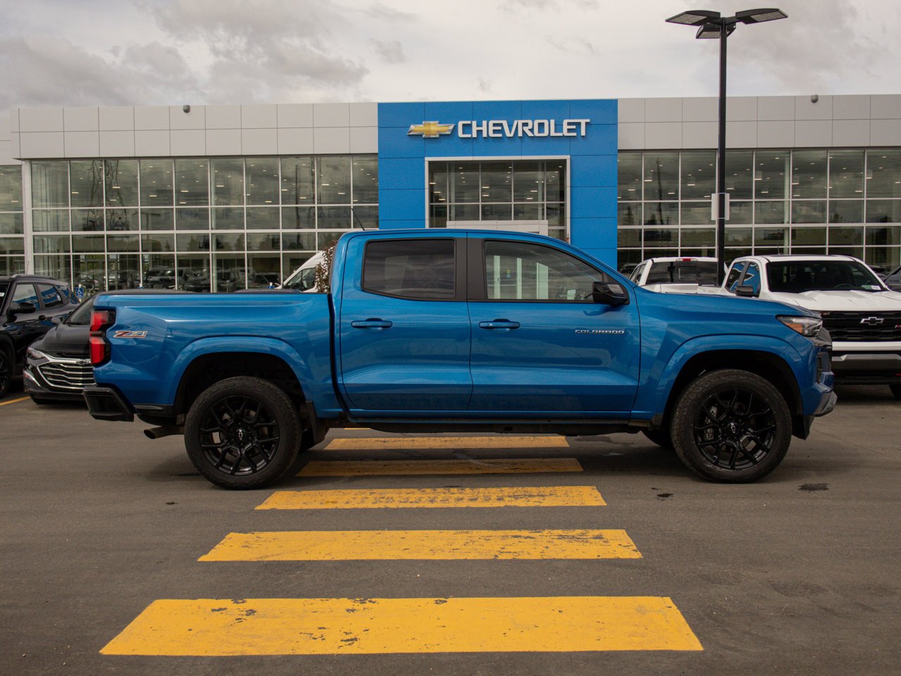 2024 Chevrolet Colorado 4WD Crew Cab Z71 Blue Sherwood Park - photo #11