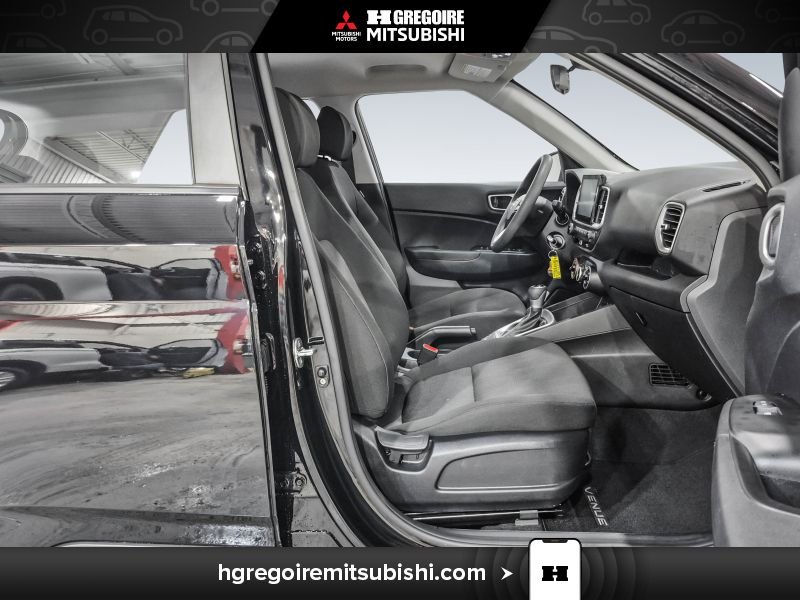 2023 Hyundai Venue Black Saint-Eustache - photo #15