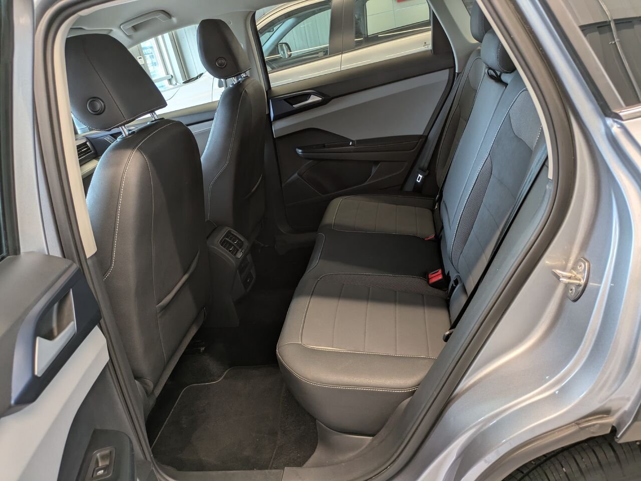 Volkswagen Taos 2024 Gris Gatineau - photo #16