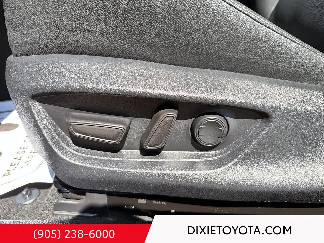 2025 Toyota Camry HYBRID SE UPGRADE AWD / CLEAN CARFAX / MOONROOF / ALLOY WHEELS / CARPLAY AND ANDROID AUTO Underground Mississauga - photo #9