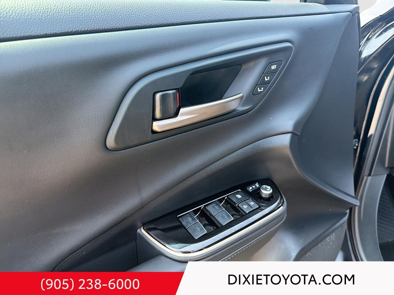 2026 Toyota Crown HYBRID PLATNIUM AWD / CLEAN CARFAX / HEATED AND VENTILATED SEATS / ALLOY WHEELS / CARPLAY AND ANDROID AUTO Mississauga - photo #7